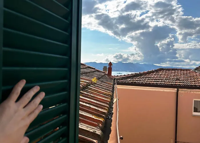 Il Dolce Far Niente, La Serra Di Lerici